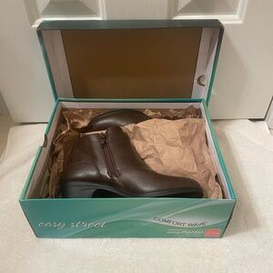 Women's 7.5 M Brown Snake Easy Street Langley Zip Up Ankle Boots In Box